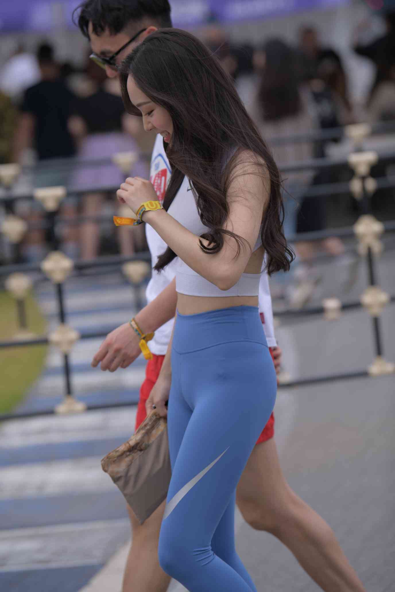 陪男朋友逛街的瑜伽裤女孩【74P】04034插图