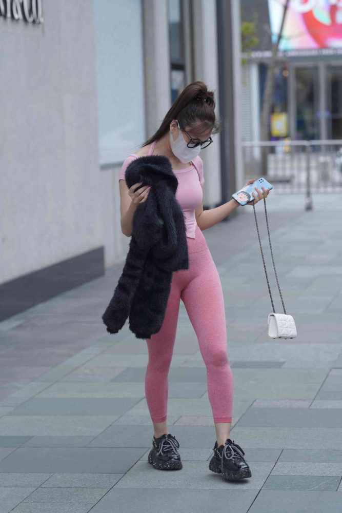 粉红色瑜伽裤的眼镜妹妹【93P】04019-雅酷图