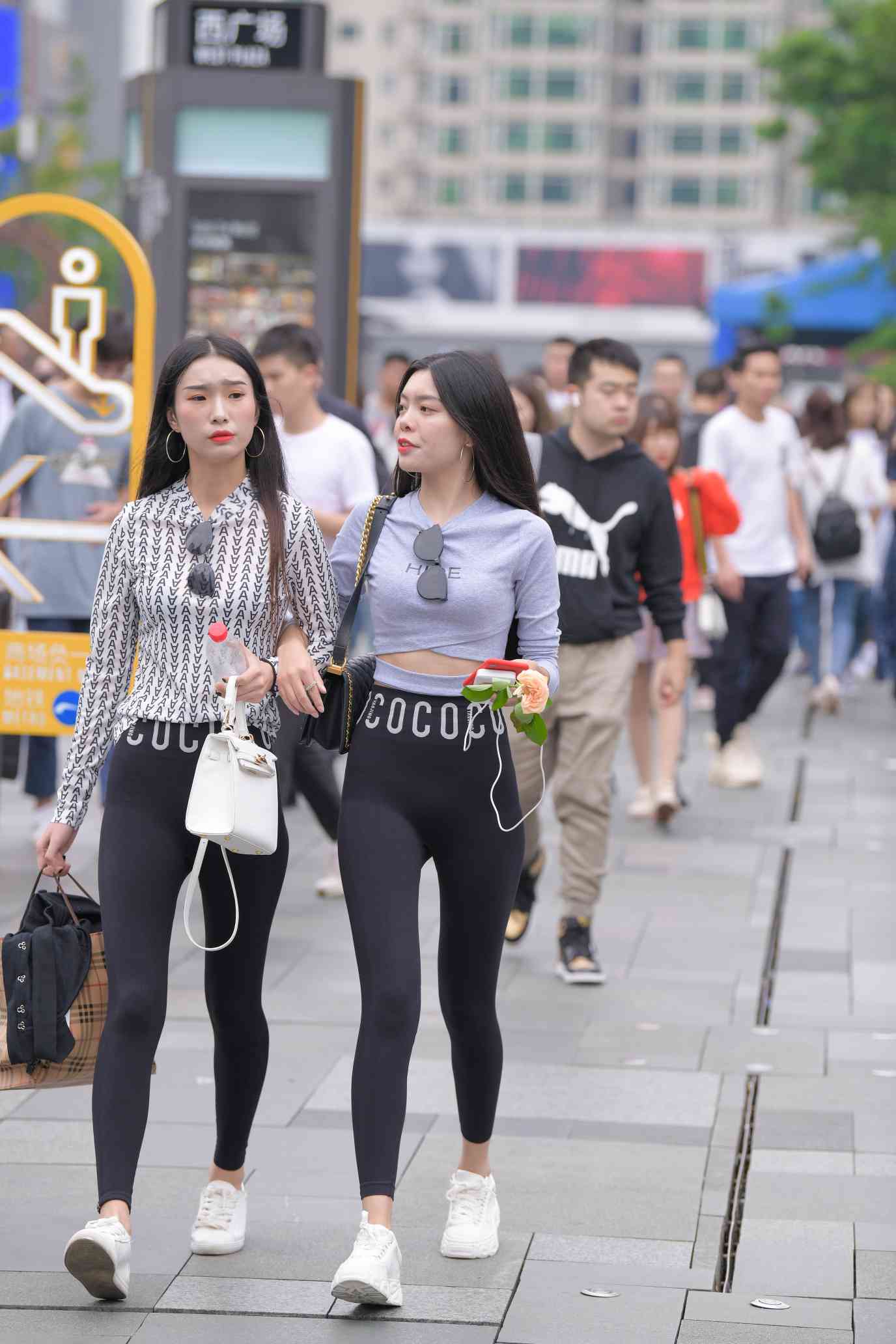 【免费】逛街的两个瑜伽裤姑娘【40P】04030插图1