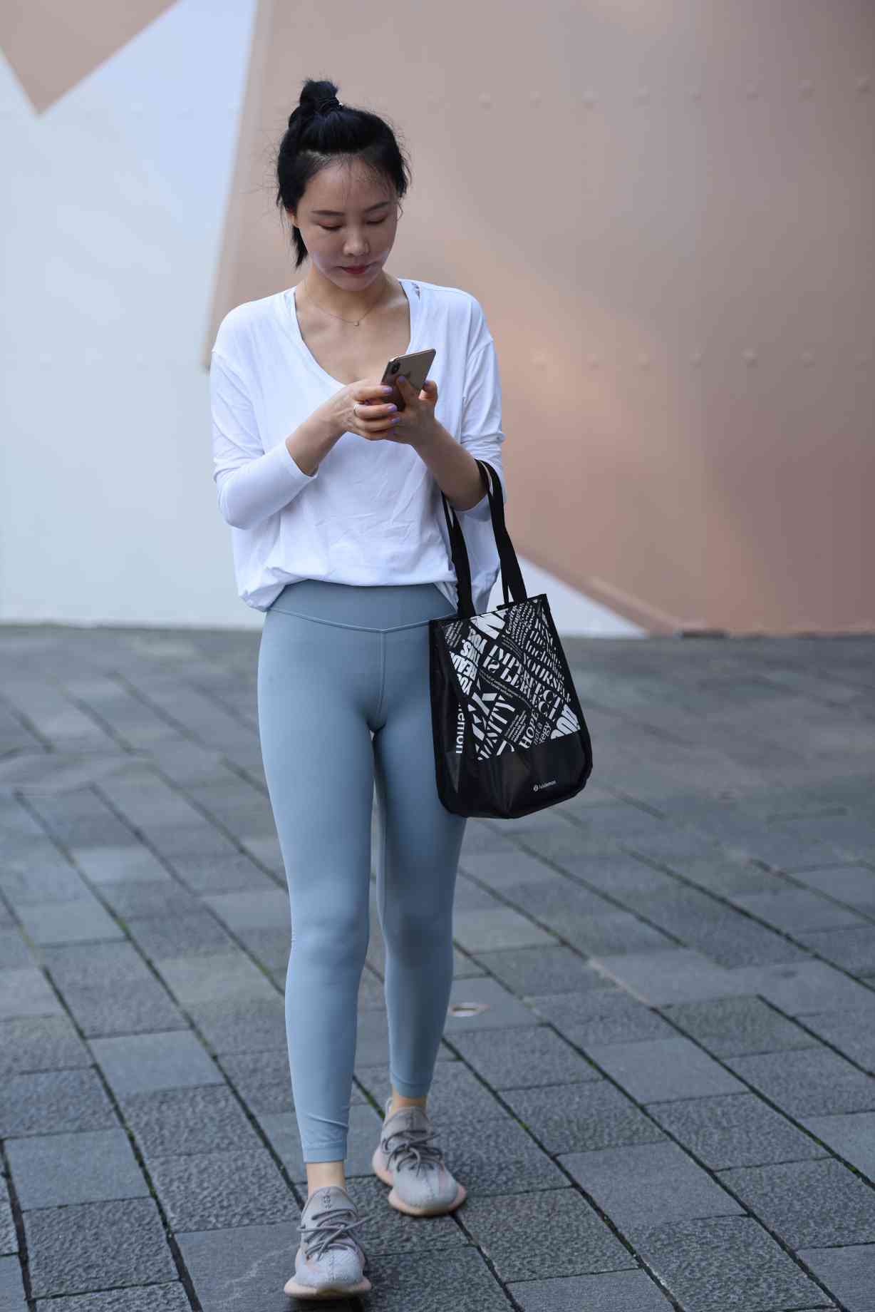 【免费】逛街的小女人【46P】04037插图1