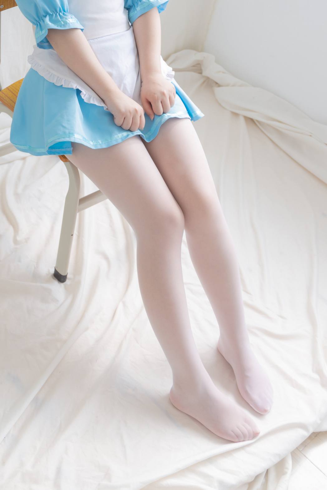 女仆装白丝女孩【43P】20014插图4