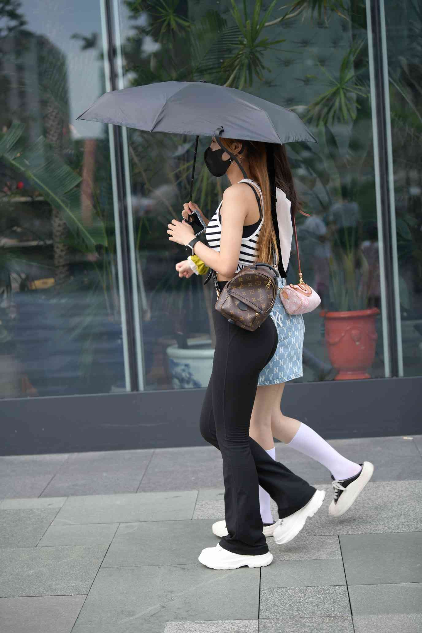 打伞的瑜伽裤姑娘【93P】04032插图1