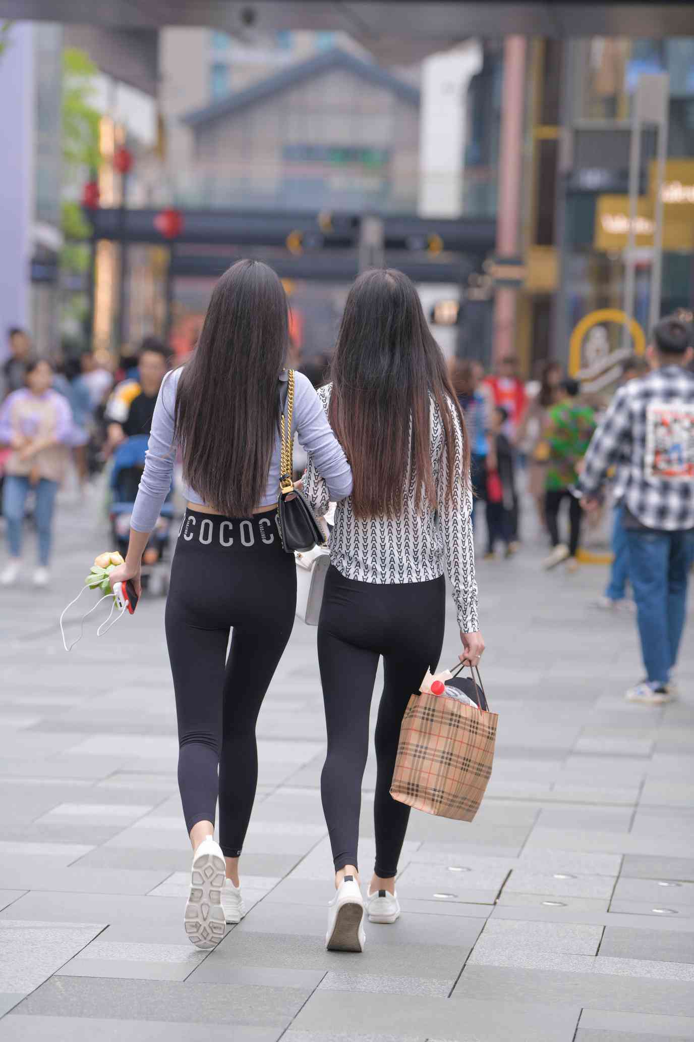 【免费】逛街的两个瑜伽裤姑娘【40P】04030插图3