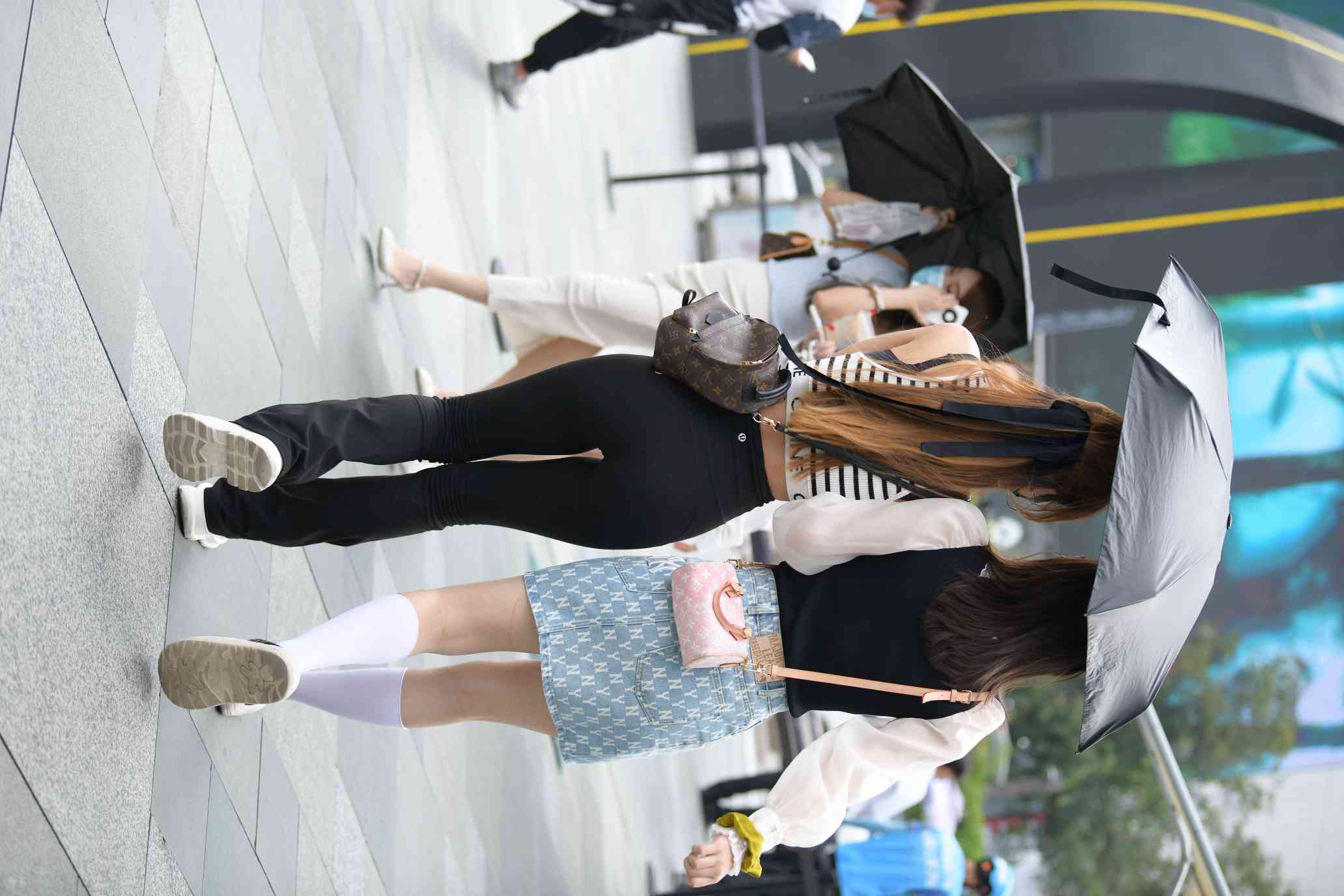 打伞的瑜伽裤姑娘【93P】04032插图2