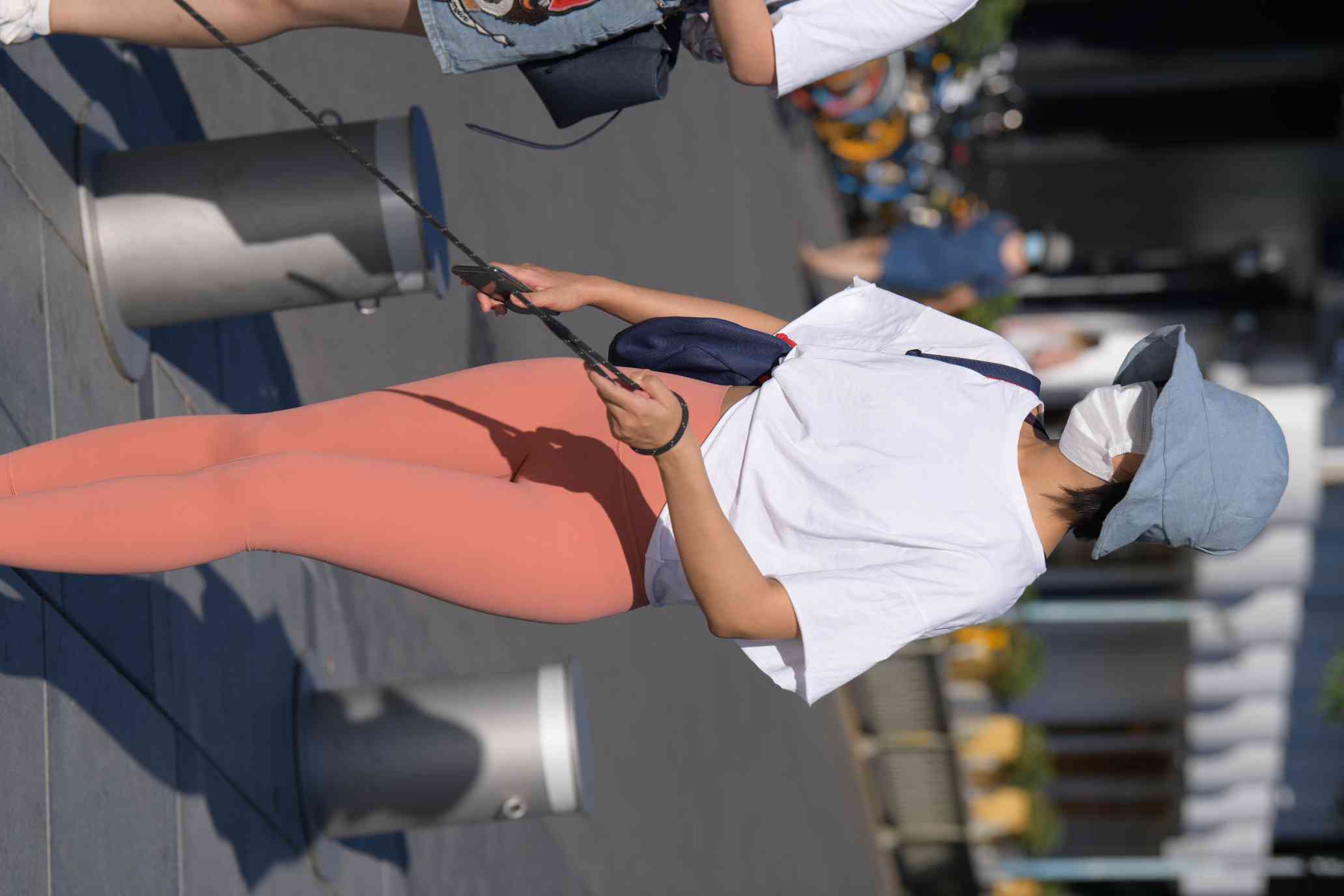 【免费】遛狗的瑜伽裤女人【60P】04031插图2