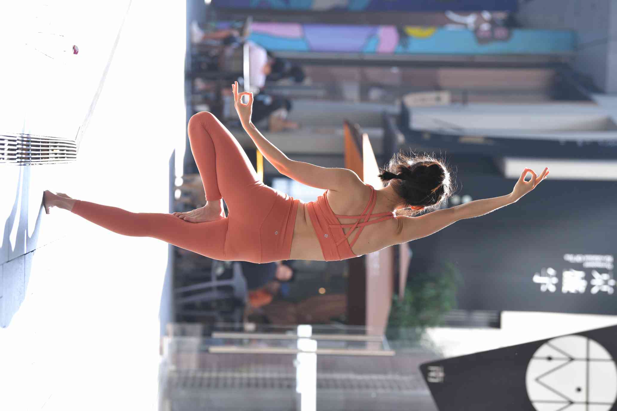 练瑜伽的姑娘【176P】04028插图3