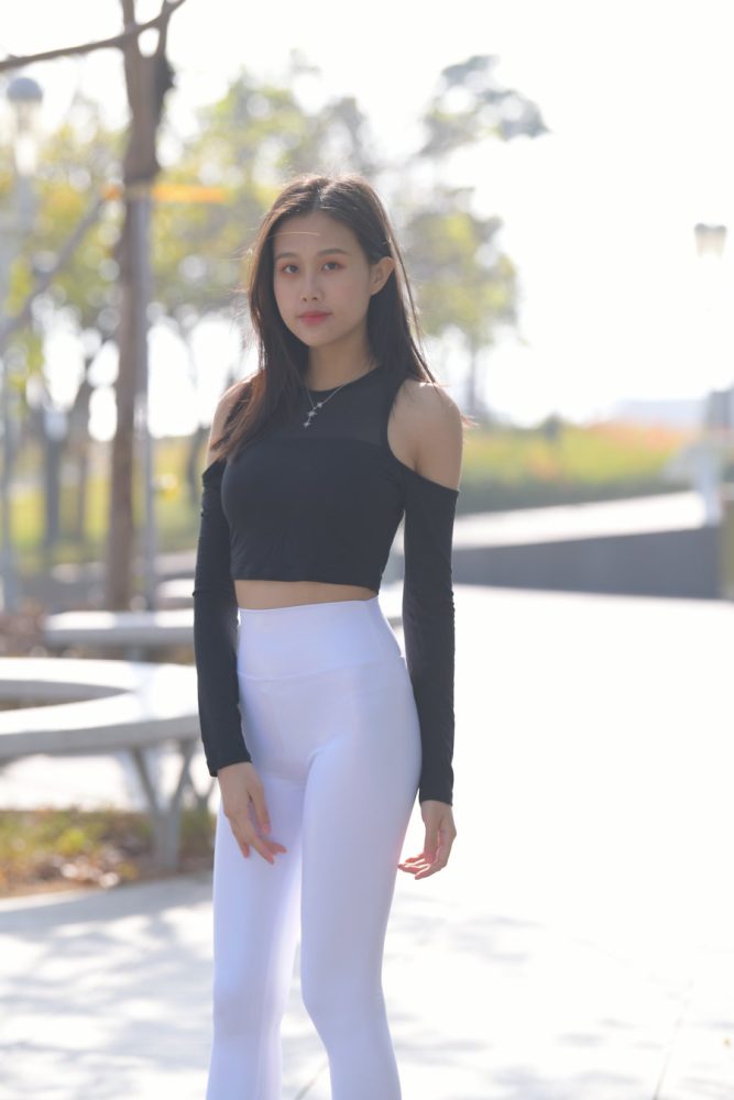 穿紧身白裤的端庄女孩 J1436 674P1V-22.2GB-雅酷图