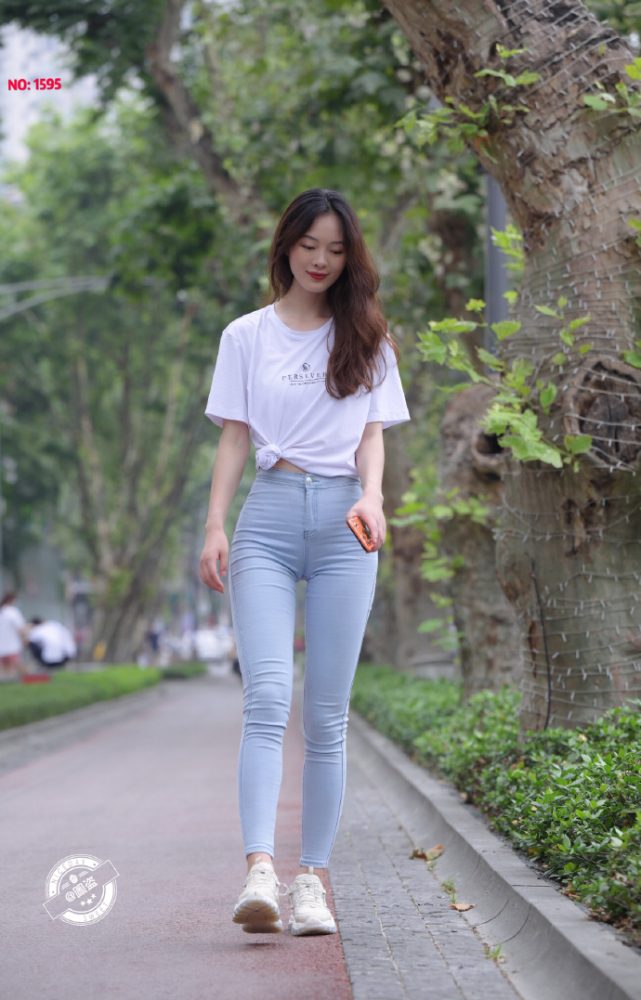 个子非常高的紧身牛仔裤女孩J2065 879P1V-25.5GB-雅酷图
