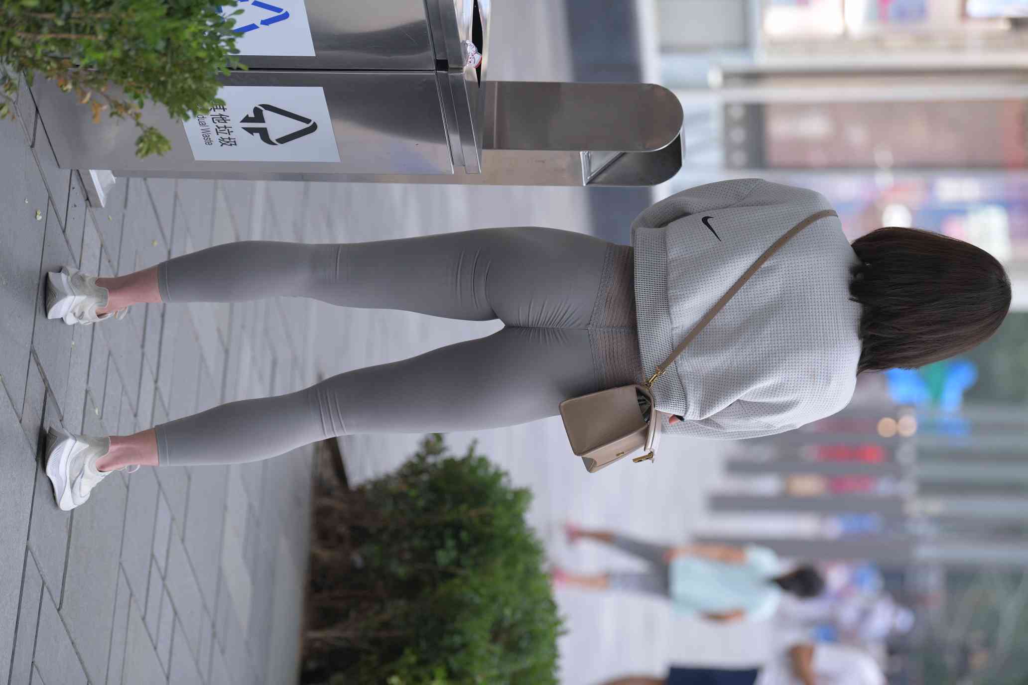 身材很好的短发瑜伽裤姑娘【157P】04015插图3