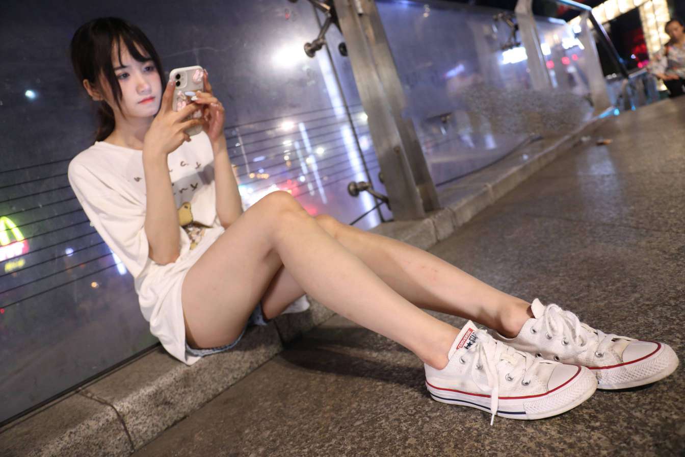 KTV里唱歌的长腿帆布鞋女孩【102P】20015插图2