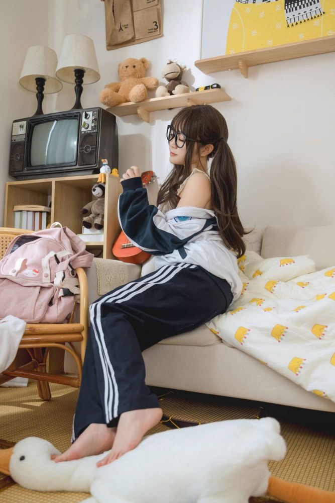 穿校服的双马尾女孩【64P】20010-雅酷图