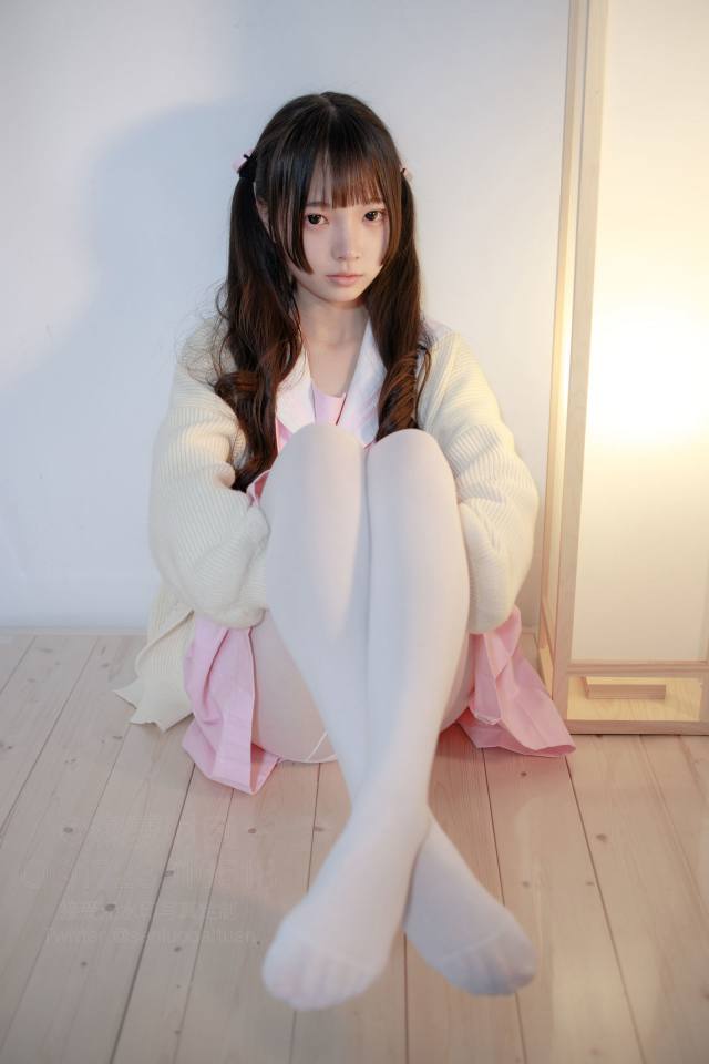 好像有什么心事的白丝双马尾女孩【59P】20022-雅酷图