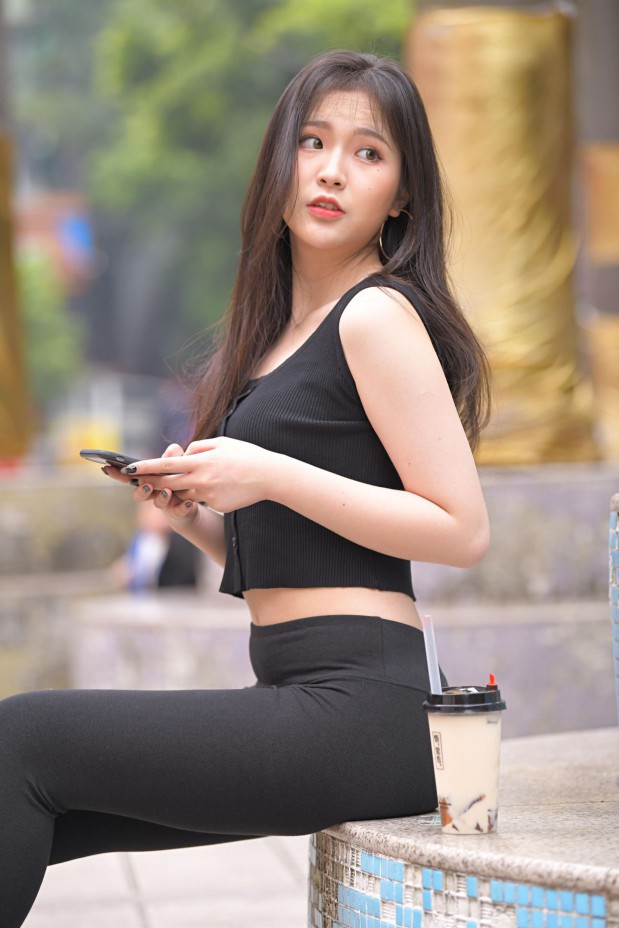 喝奶茶的黑色瑜伽裤长发姑娘【376P】00055-雅酷图