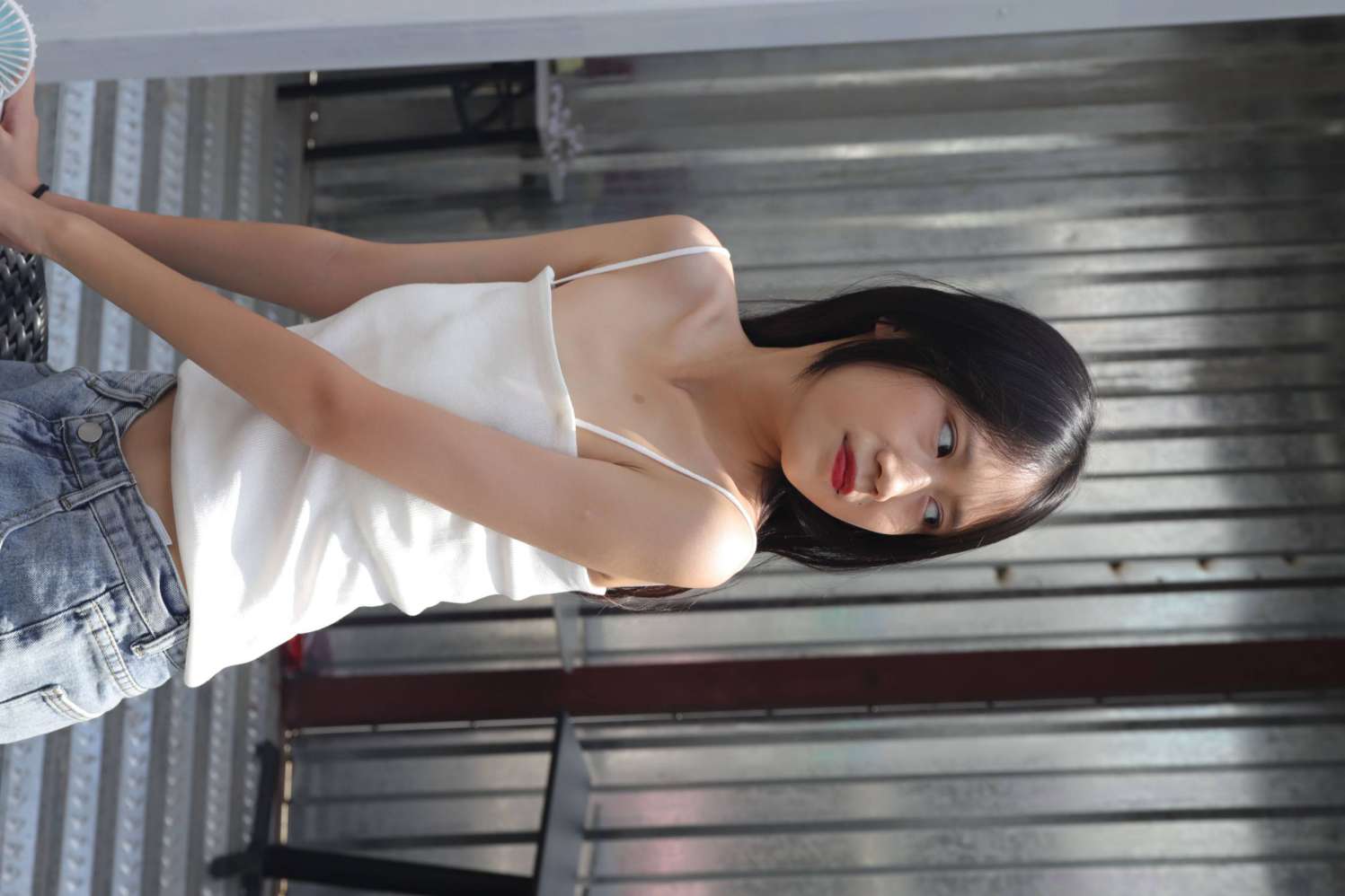 坐在草地上的长发女孩【172P】20012插图6