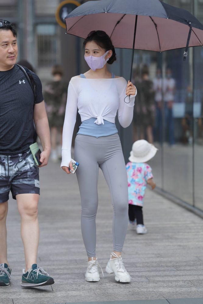 街拍逛街的瑜伽裤小女人  J2874 36P-469MB-雅酷图