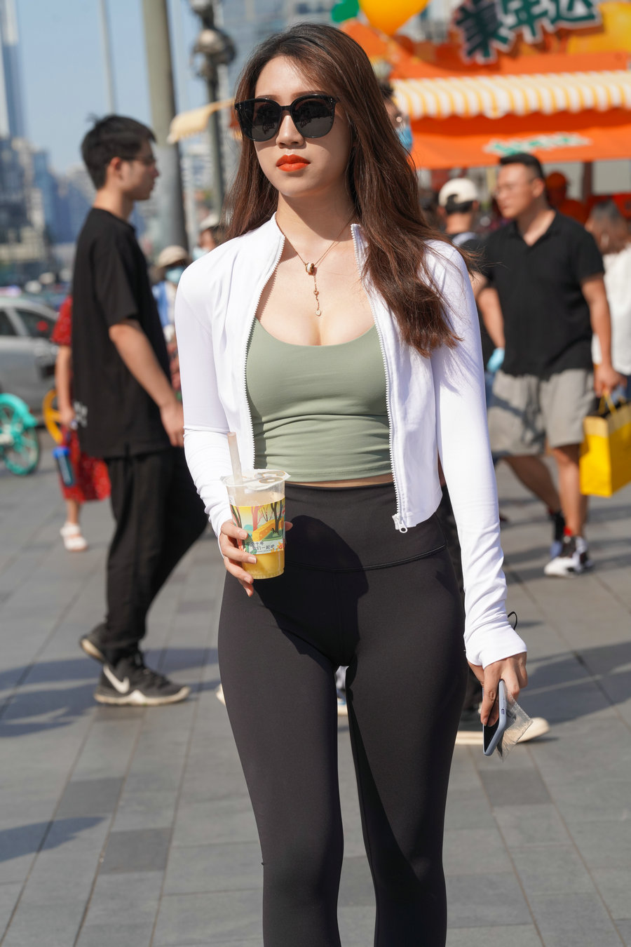 戴墨镜逛街的瑜伽裤女孩 J2859 368P6V-22.8GB插图