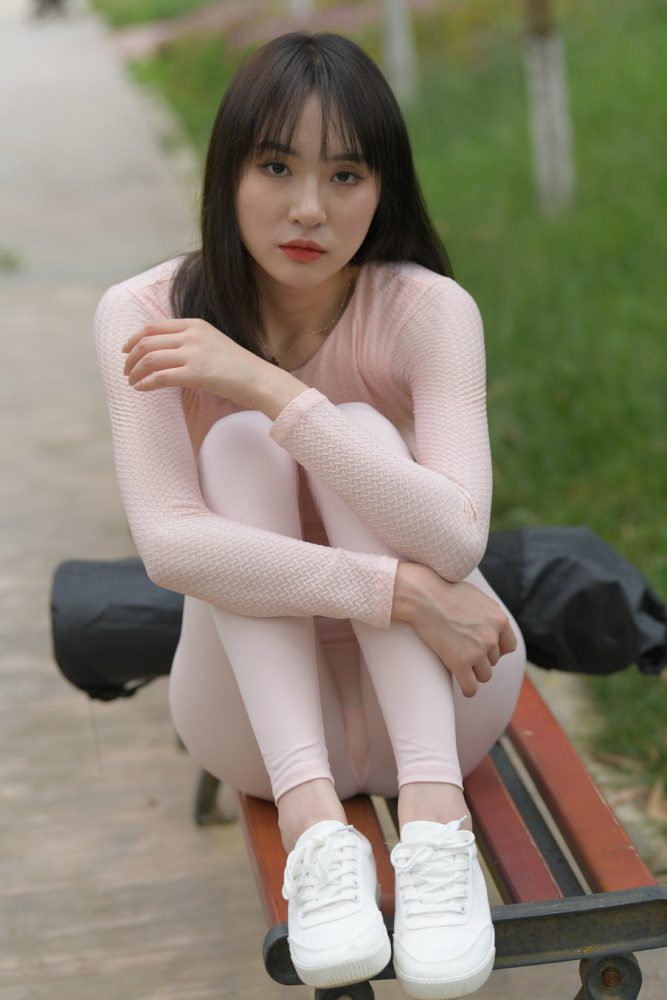 粉粉的瑜伽裤女孩太可爱了 J2090 854P1V-30.4GB-雅酷图