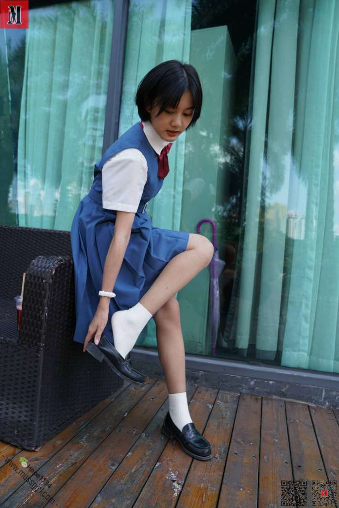 一副学生模样的短发姑娘【112P】20023插图2