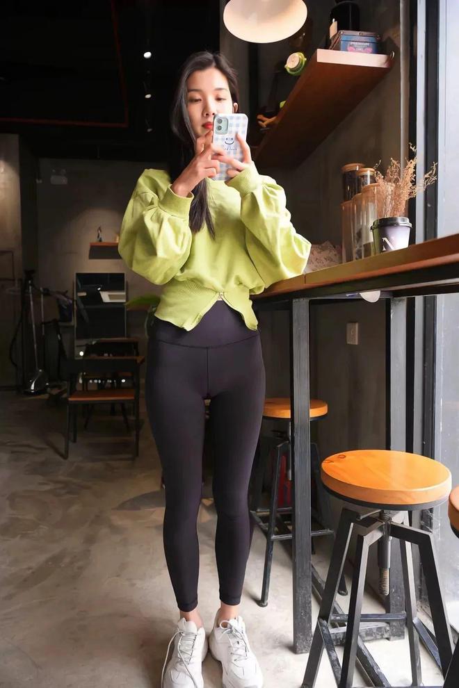 绿色瑜伽裤女孩很开心 J1519 1094P1V-27.6GB插图4