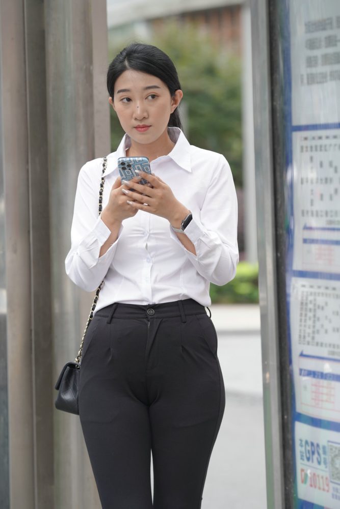 等公交的制服女人J2130 976P2V-29.5GB插图2