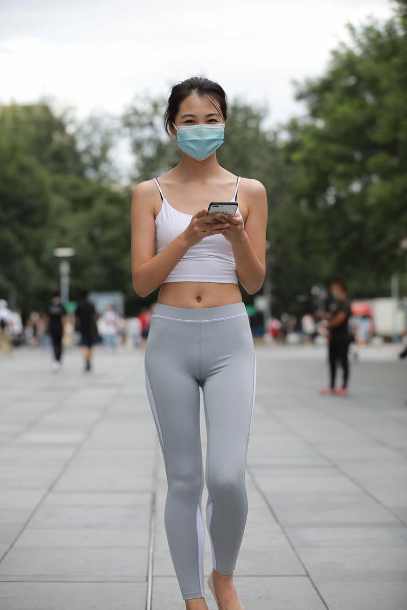 灰色瑜伽裤姑娘笑容超甜 J5074 180P2V-2.15GB插图3