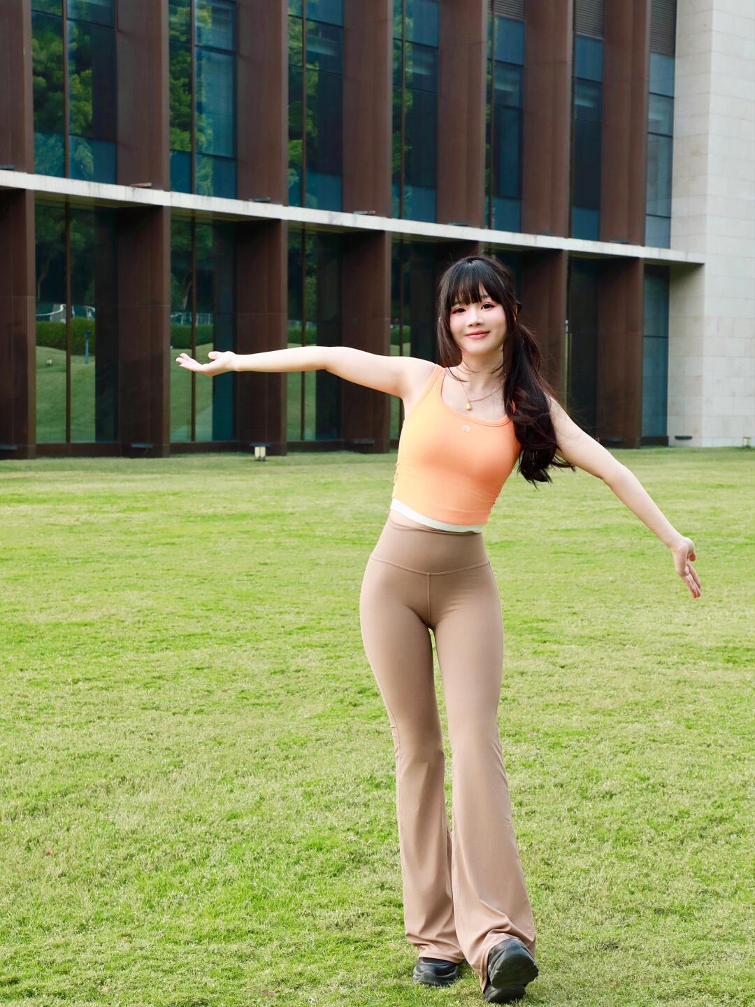 喜欢瑜伽的阳光快乐女孩【135P】04042插图3