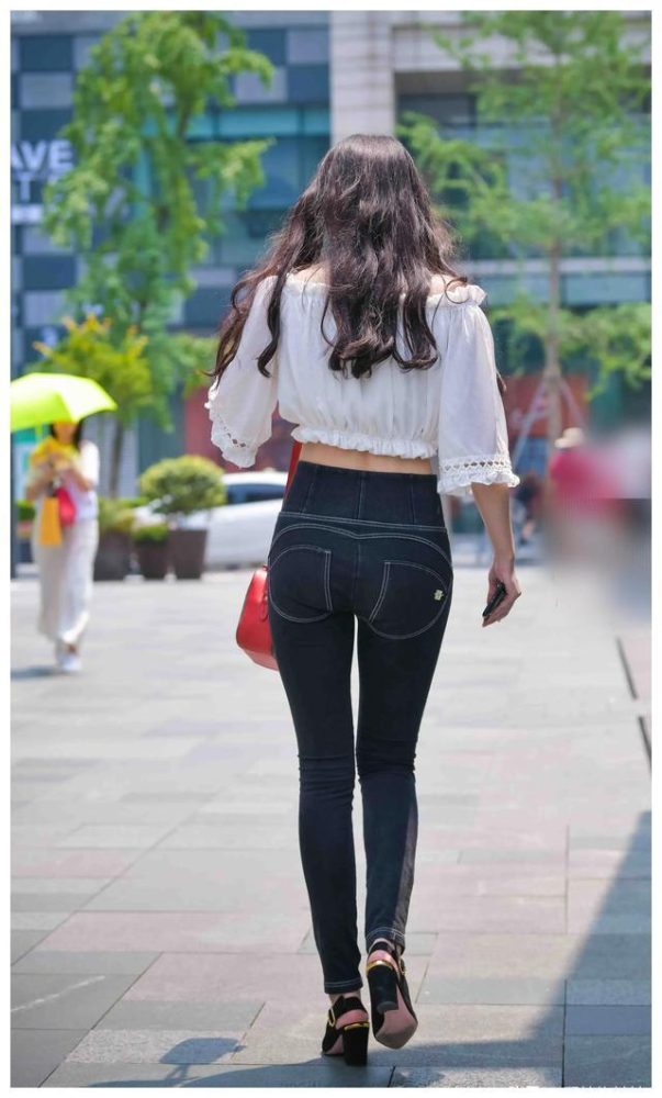 紧身牛仔裤卷发姑娘 J1726 103P-2.28GB-雅酷图