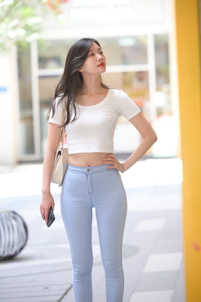 正在逛街的紧身牛仔裤女孩J1815 1112P1V-30.2GB插图1