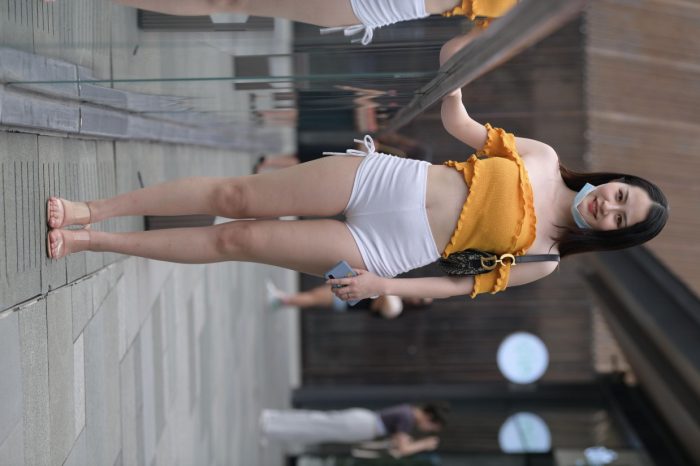 高腰白色短裤的漂亮女孩【767P】00065-雅酷图