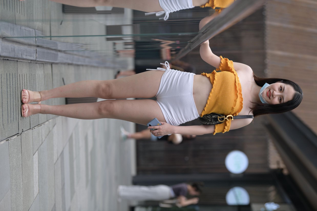 高腰白色短裤的漂亮女孩【767P】00065插图1