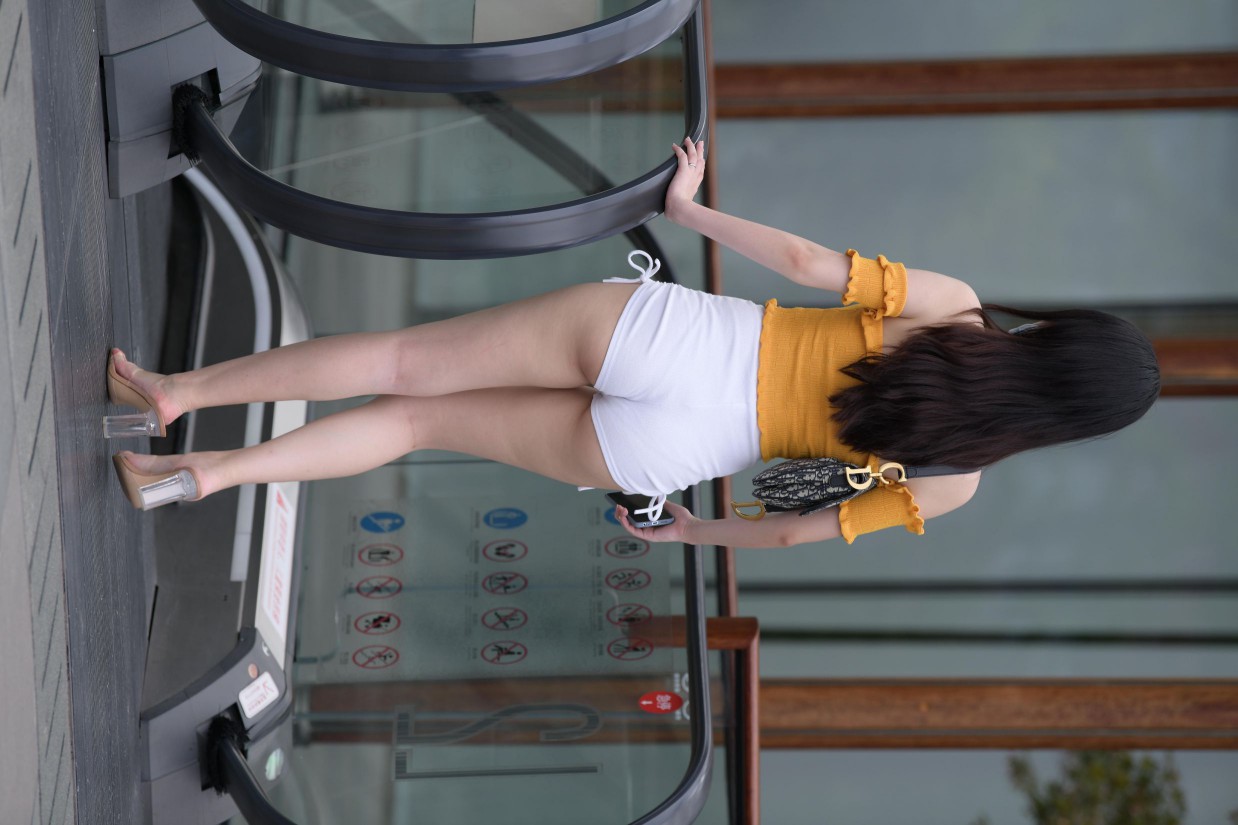 高腰白色短裤的漂亮女孩【767P】00065插图2