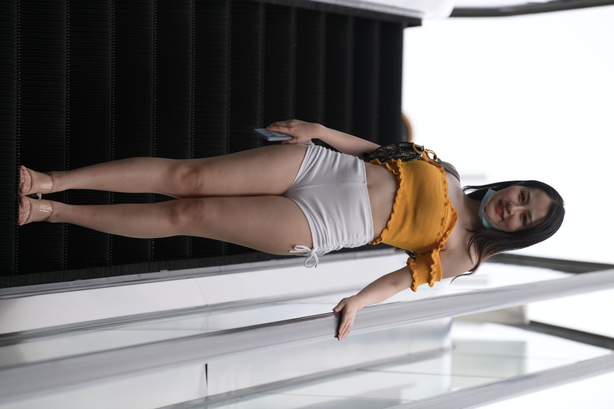 高腰白色短裤的漂亮女孩【767P】00065插图3