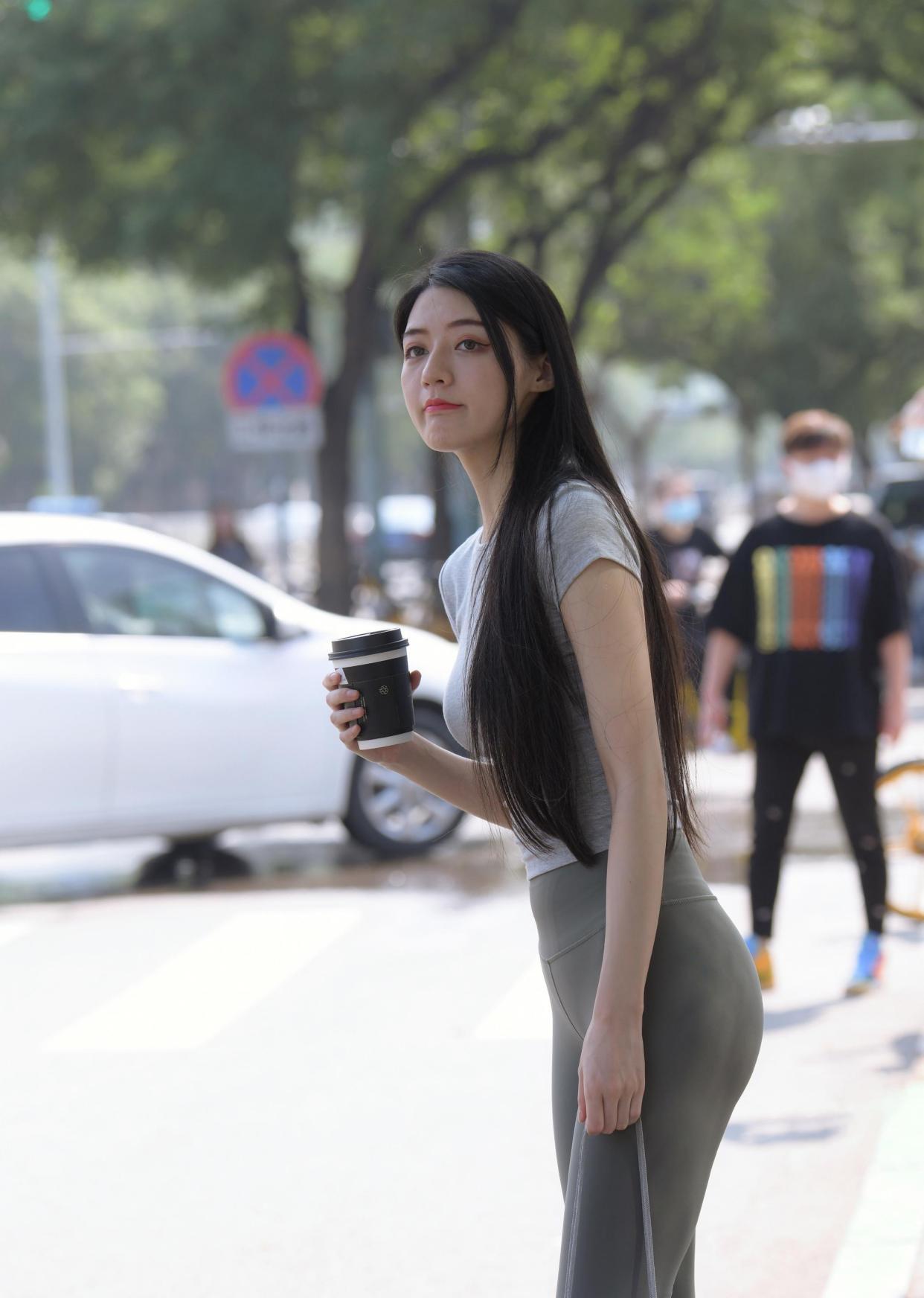 在外面逛街的瑜伽裤女孩J2240 449P1V-16.7GB插图2