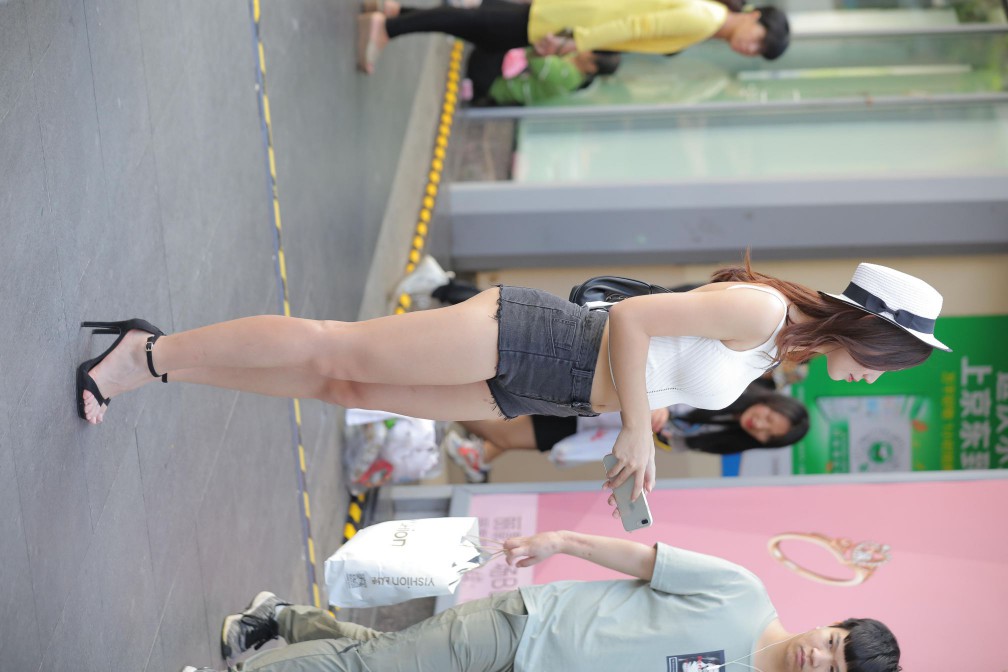 非常时尚阳光的牛仔热裤女孩【808P】00064插图2