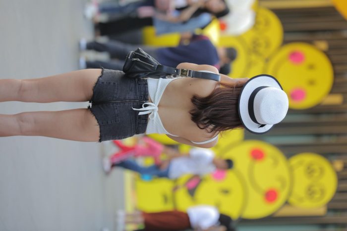 非常时尚阳光的牛仔热裤女孩【808P】00064-雅酷图