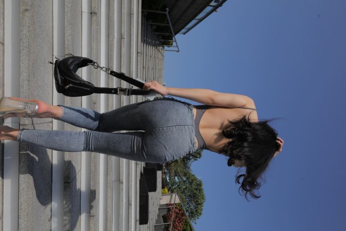 漂亮的紧身牛仔裤长发女孩【474P】00059-雅酷图