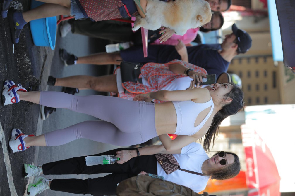 逛商场买东西的瑜伽裤老师【666P】00012插图3