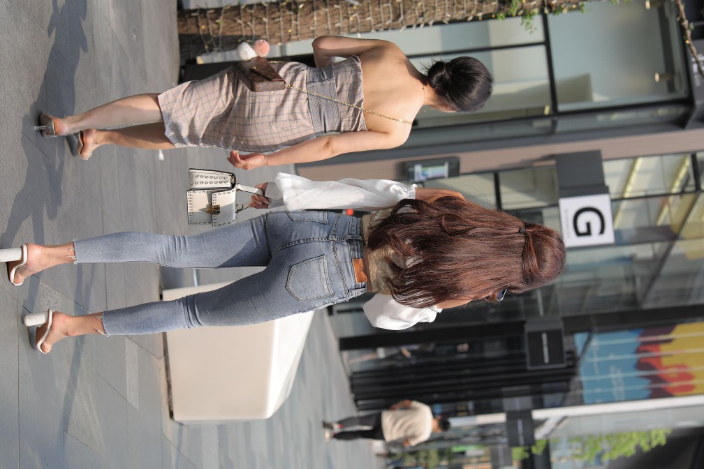 长相甜美的紧身牛仔裤姑娘【114P】00038插图1