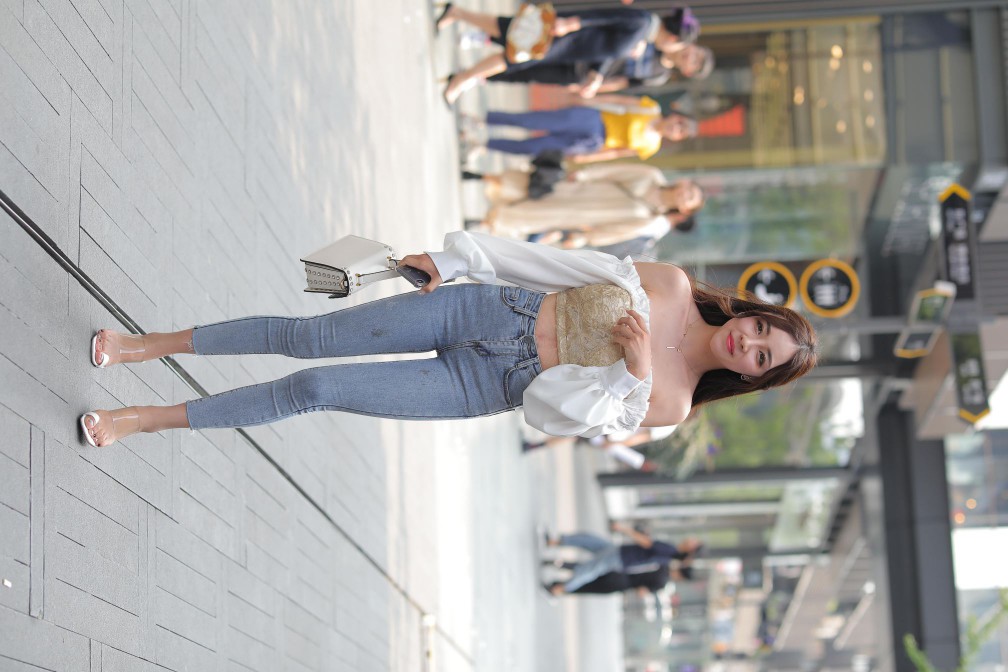 长相甜美的紧身牛仔裤姑娘【114P】00038插图2