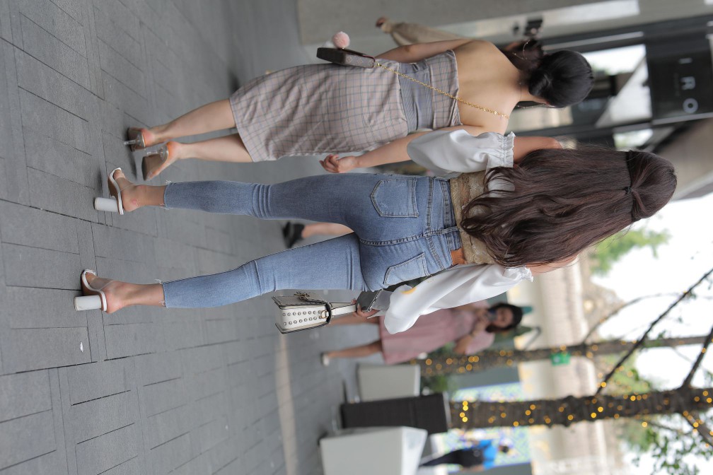 长相甜美的紧身牛仔裤姑娘【114P】00038插图4