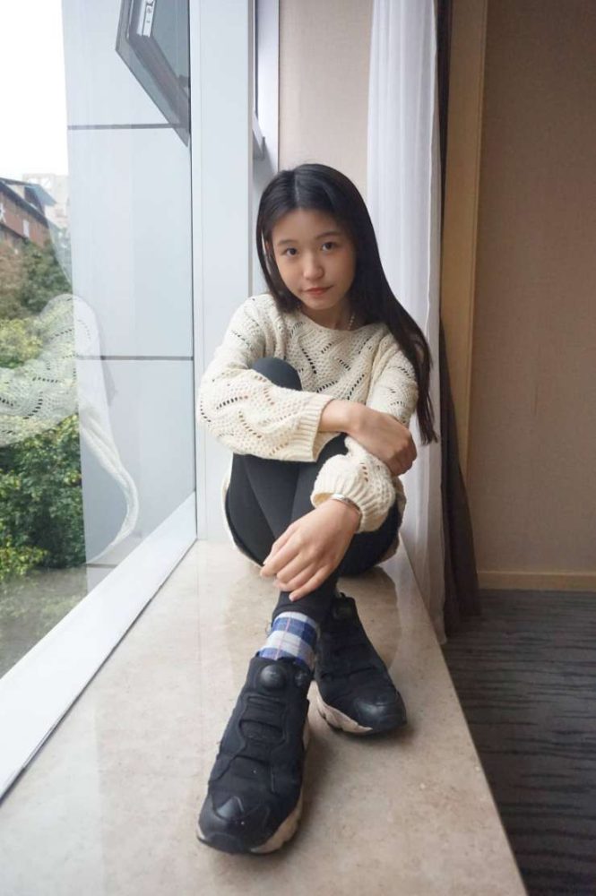 眼神很清澈的赤脚女孩【59P】20020-雅酷图