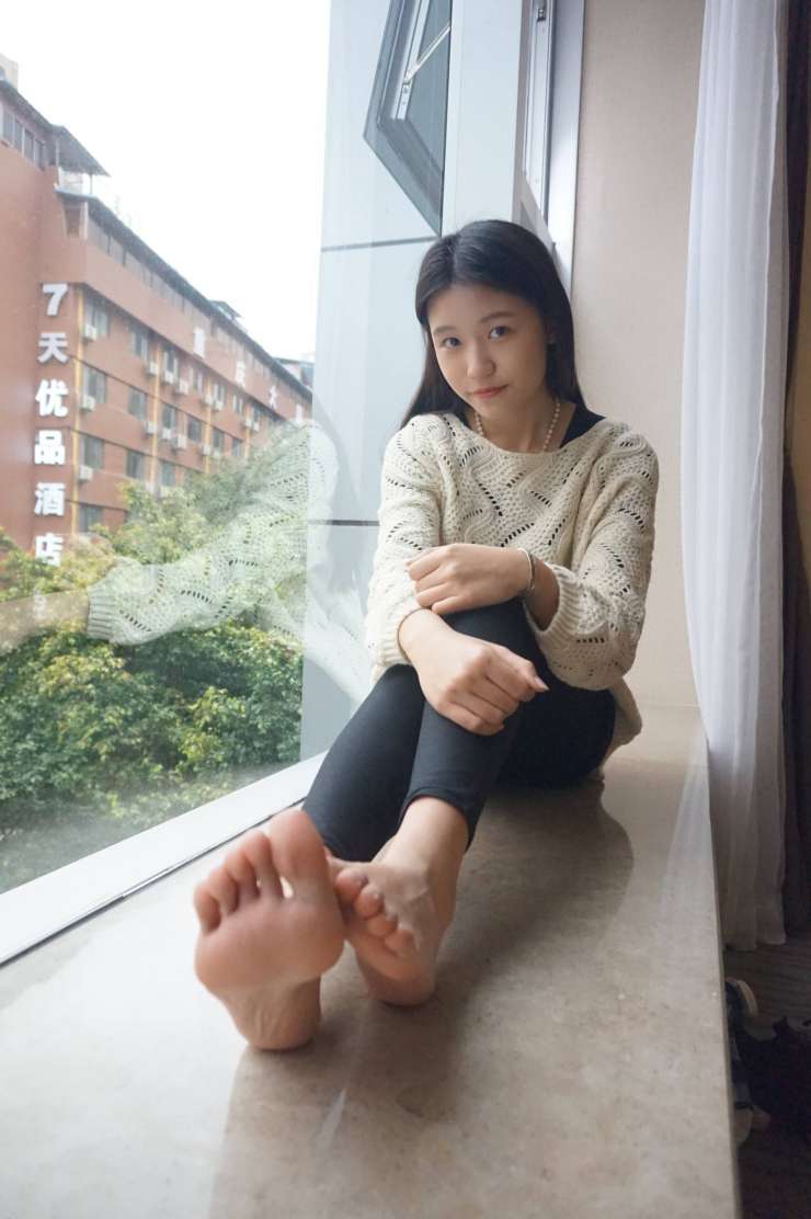 眼神很清澈的赤脚女孩【59P】20020插图2