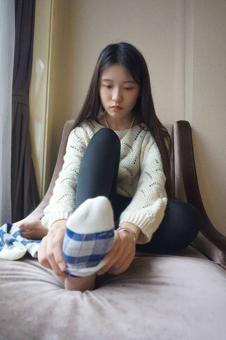 眼神很清澈的赤脚女孩【59P】20020插图4