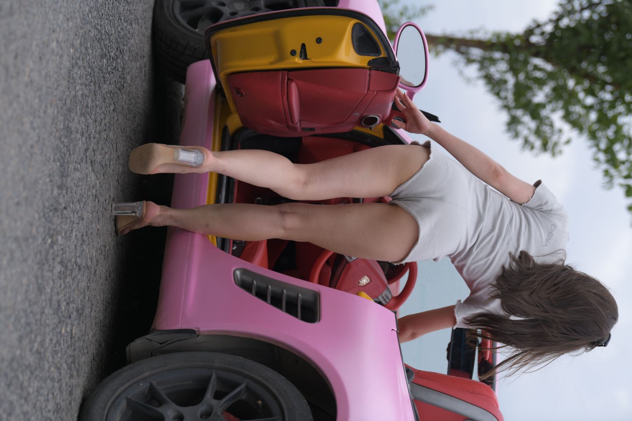 在海边开跑车的连衣短裤女孩【390P】00030插图2