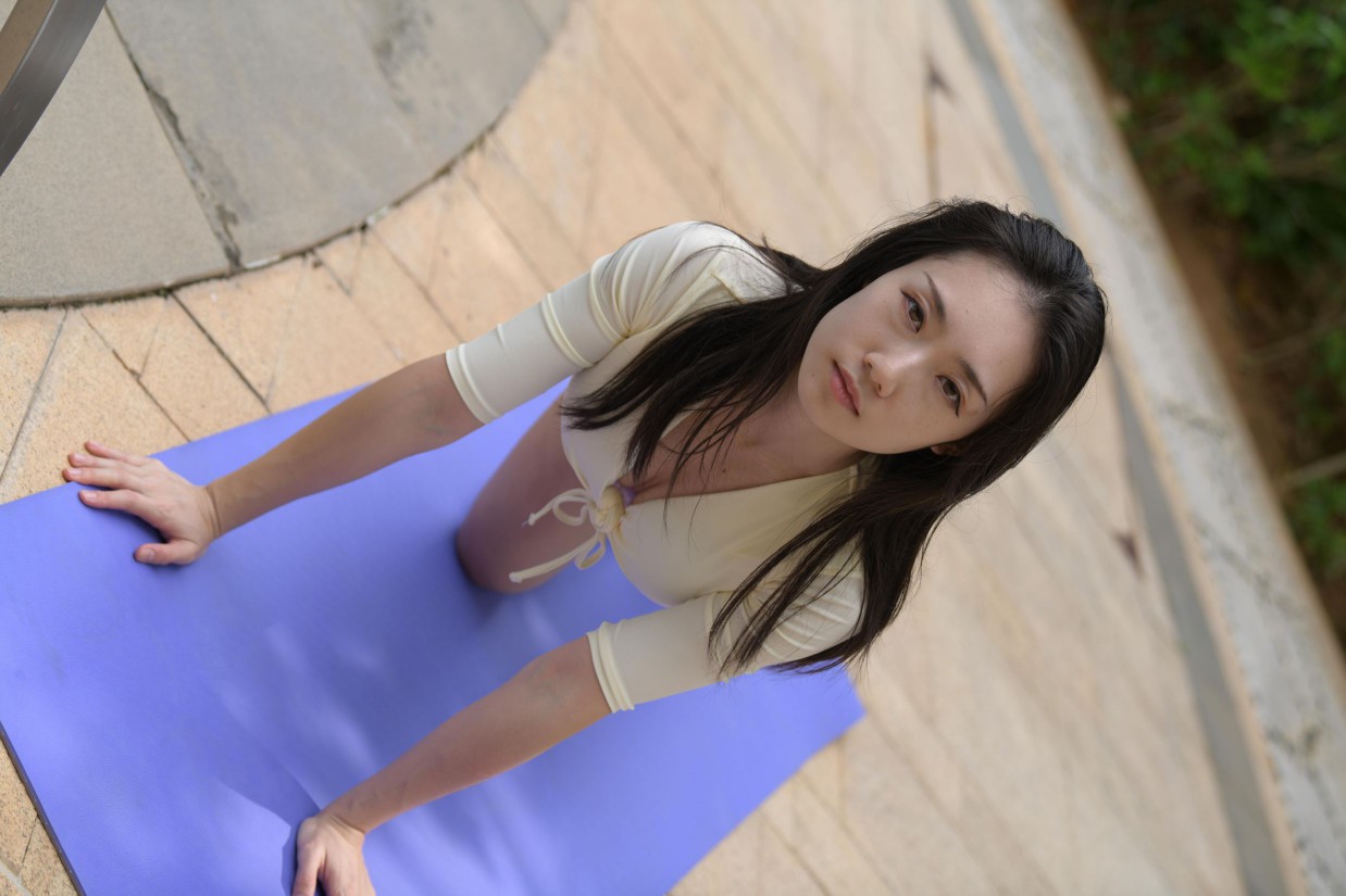 游泳池旁边的比基尼女生【327P】00042插图2