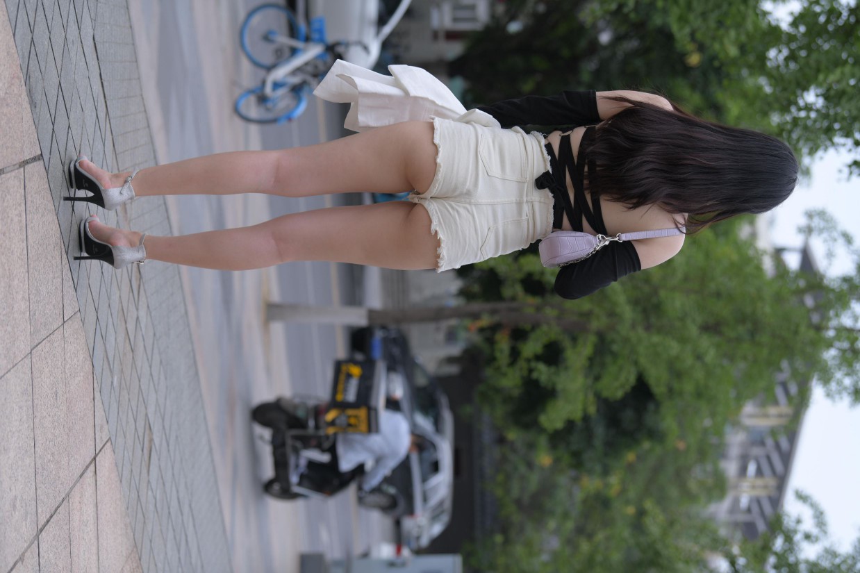 白色短裤的女生笑的很开心【177P】00035插图4