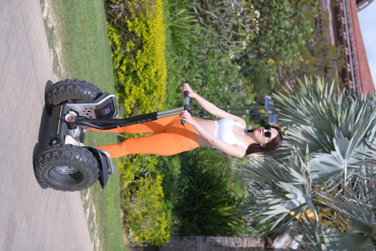 骑着平衡车的橘黄色瑜伽裤妹妹【620P】00054插图2