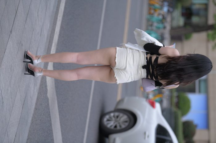 长发飘飘的白色热裤美丽女孩【49P】00029-雅酷图