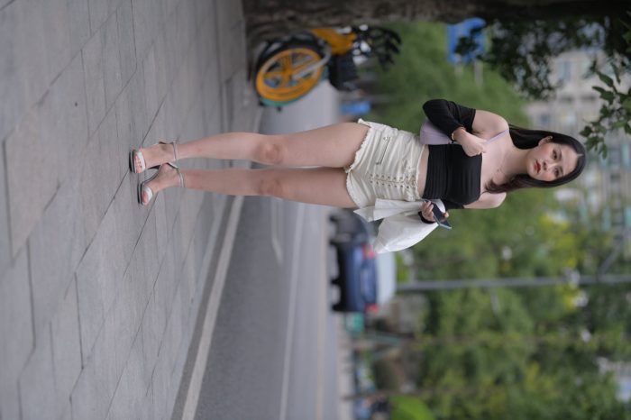 长发飘飘的白色热裤美丽女孩【49P】00029-雅酷图