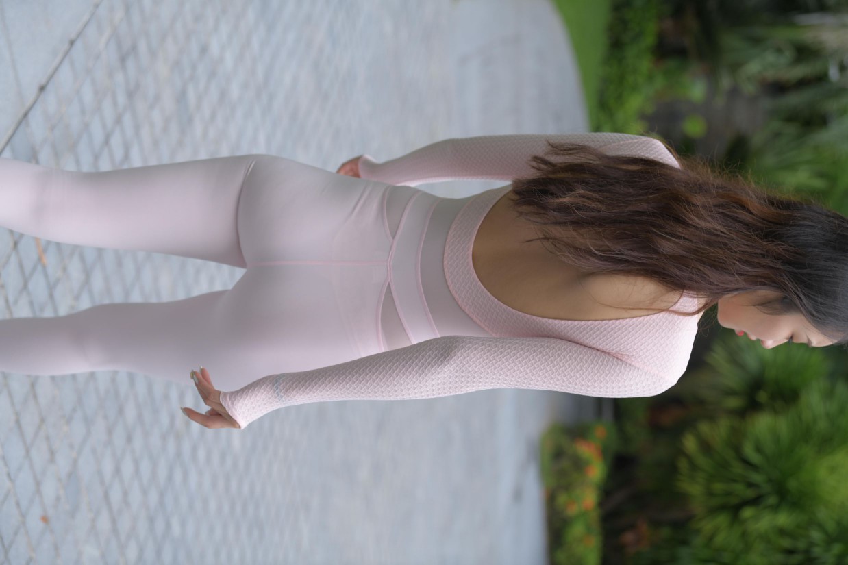 很漂亮眼睛也很大的白色瑜伽裤女孩【249P】00063插图3